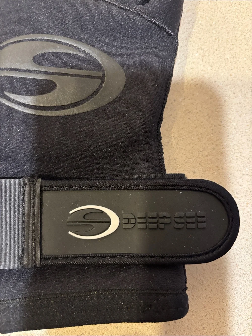 Deepsee Black Dive Neoprene Gloves with Wrist Straps